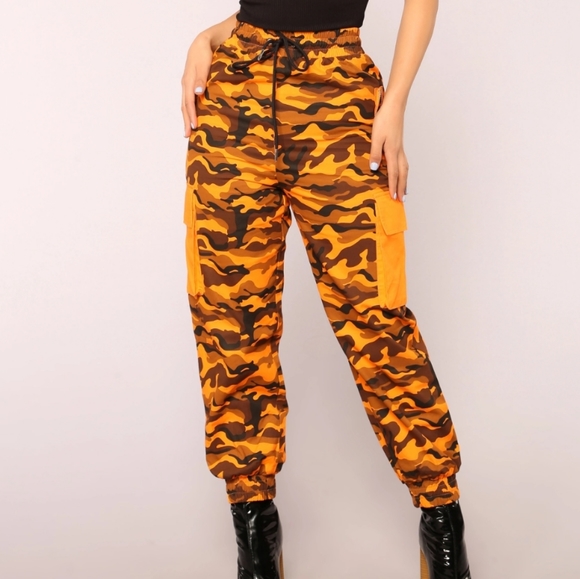 FASHION NOVA Cadet on Duty Orange Camo Joggers Size L - Picture 1 of 10